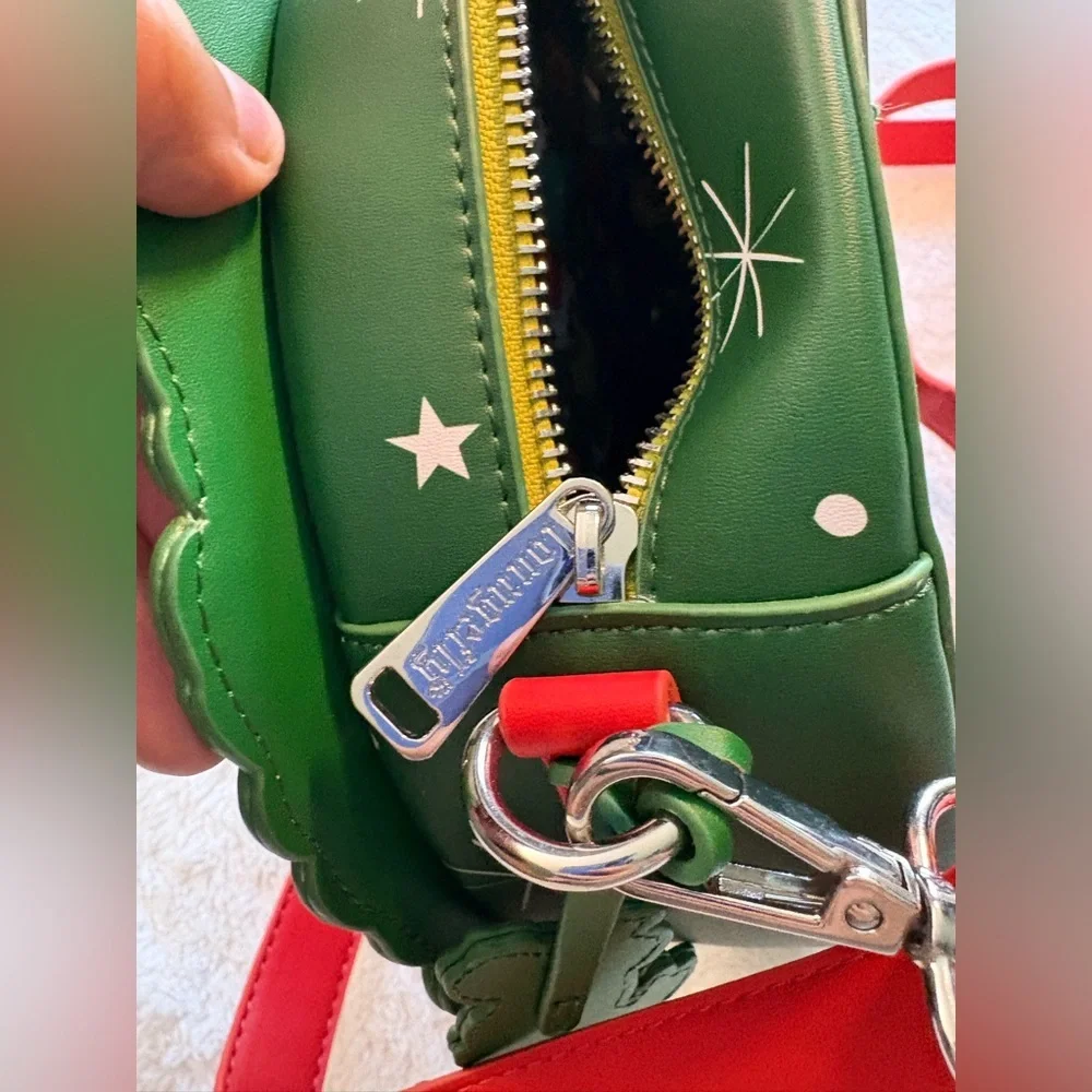 NWOT How The Grinch Stole Christmas Lenticular Wreath Portrait crossbody bag. - Picture 7 of 8